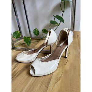 Pierre Dumas size 6.5 white peep toe heels